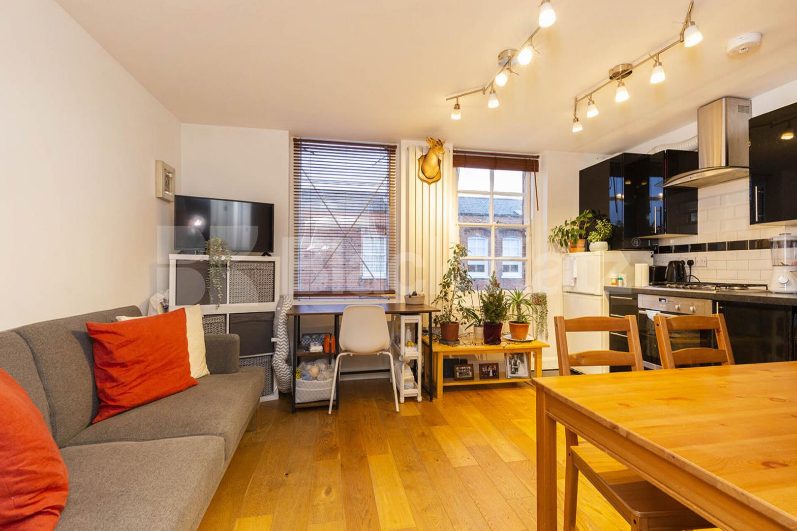 Located in a prime area close to the vibrant upper street with tons of amenaties Paget Street, Angel